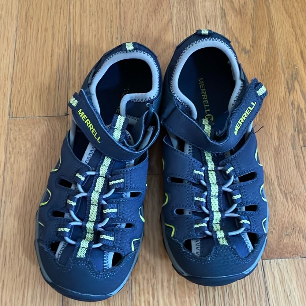 Never worn, Boys 3M Merrell Hydro H20.